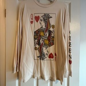 Queen of Hearts Graphic Long Sleeve Shirt